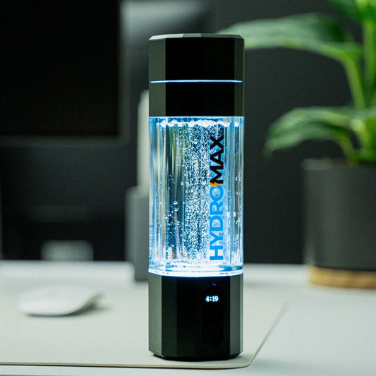 Hydromax one Pro auf Schreibtisch im Home-Office, Display zeigt Programmlaufzeit